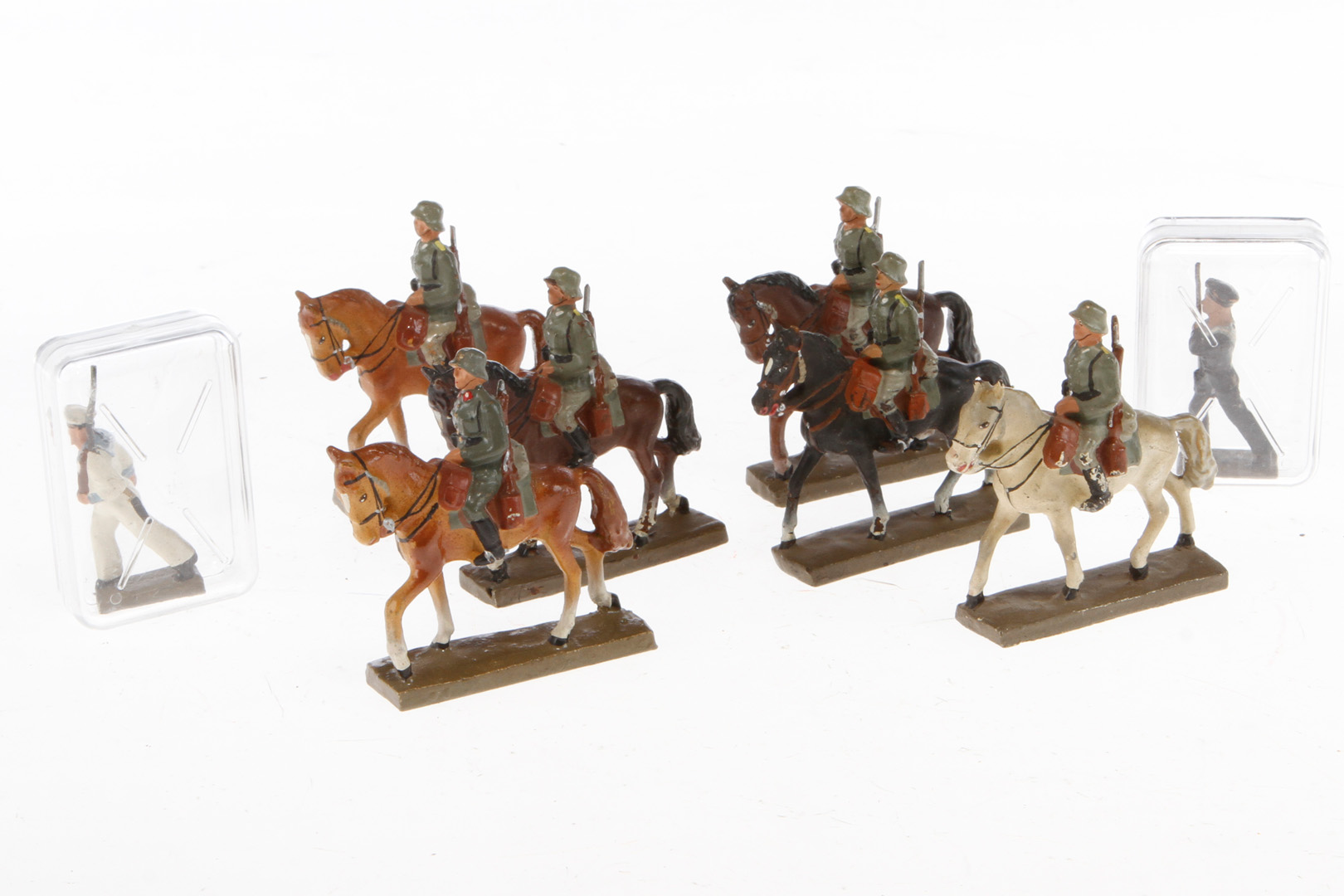 6 Lineol Miniatur-Soldaten zu Pferd, Masse, HL, dazu 2 Matrosen, LS, Z 3