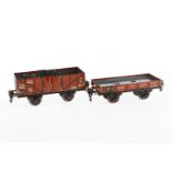 2 Märklin Güterwagen 1764 und 1765, Spur 0, CL, 1 mit Blecheinsatz, LS und gealterter Lack, Z 4