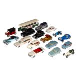Konv. mit versch. Modellfahrzeugen, Guss/Kunststoff, darunter Dinky, Matchbox und Tekno, tw LS und