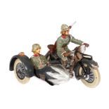 Militär-Motorrad mit Blechrädern und Masse-Beiwagen, mit 2 Soldaten, Sozius fehlt,