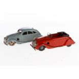 2 Tri-ang Minic Toys Fahrzeuge, rot und grau, Uhrwerke intakt, NV, LS, L 12, Z 3