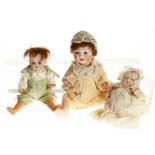 3 Babys, 2x Biskuitporzellan-Kurbelkopf, 1x gemarkt Hufeisen & DEP, 22 cm, nachträglich fest