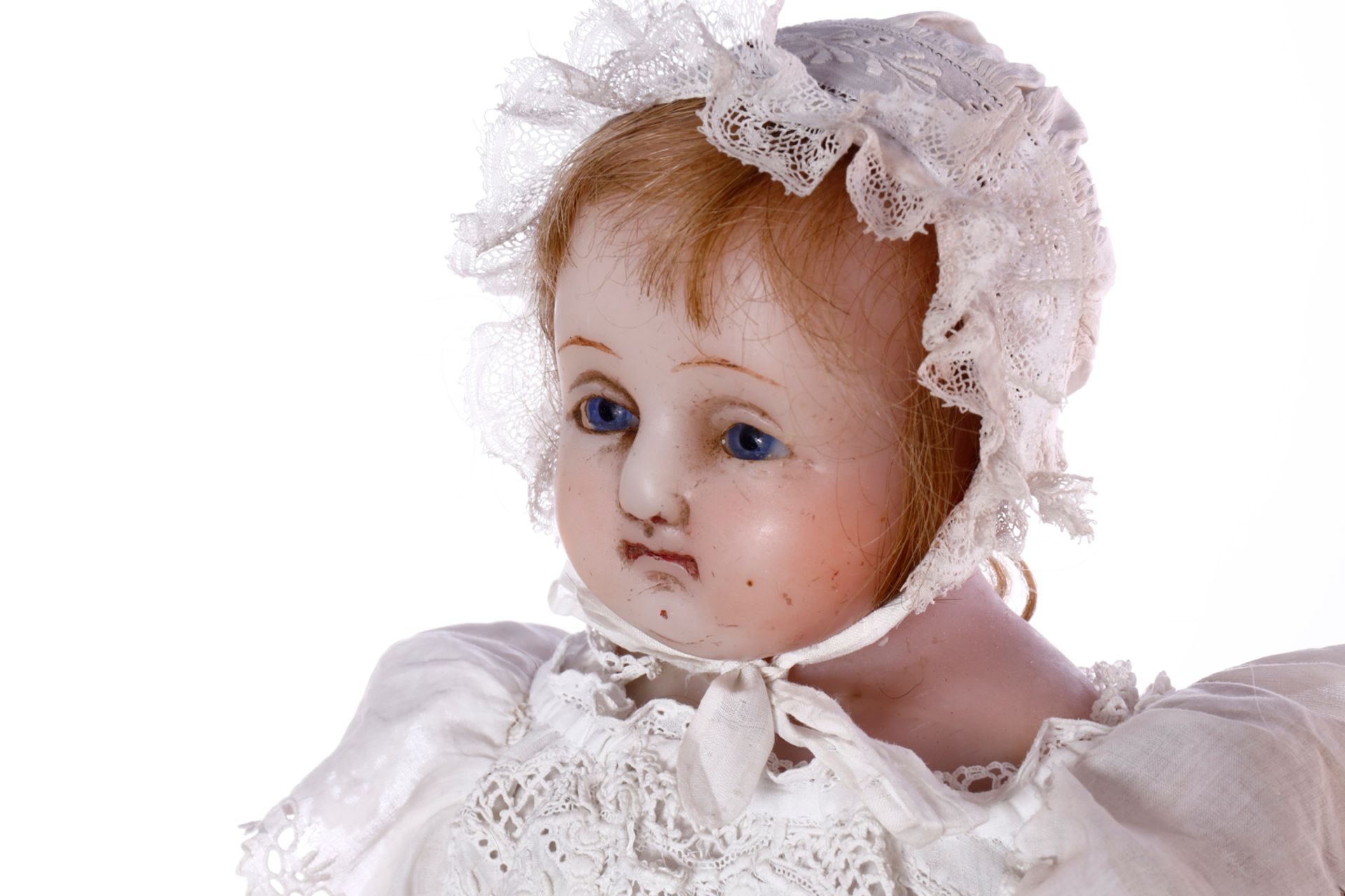 Englische Wachs-Brustplattkopf-Puppe um 1870, eingesetzte Glasaugen, Perücke teilweise - Image 2 of 6