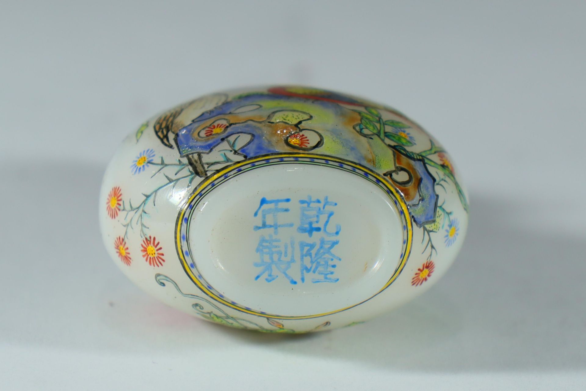 A Peking glass snuff bottle - Bild 3 aus 3