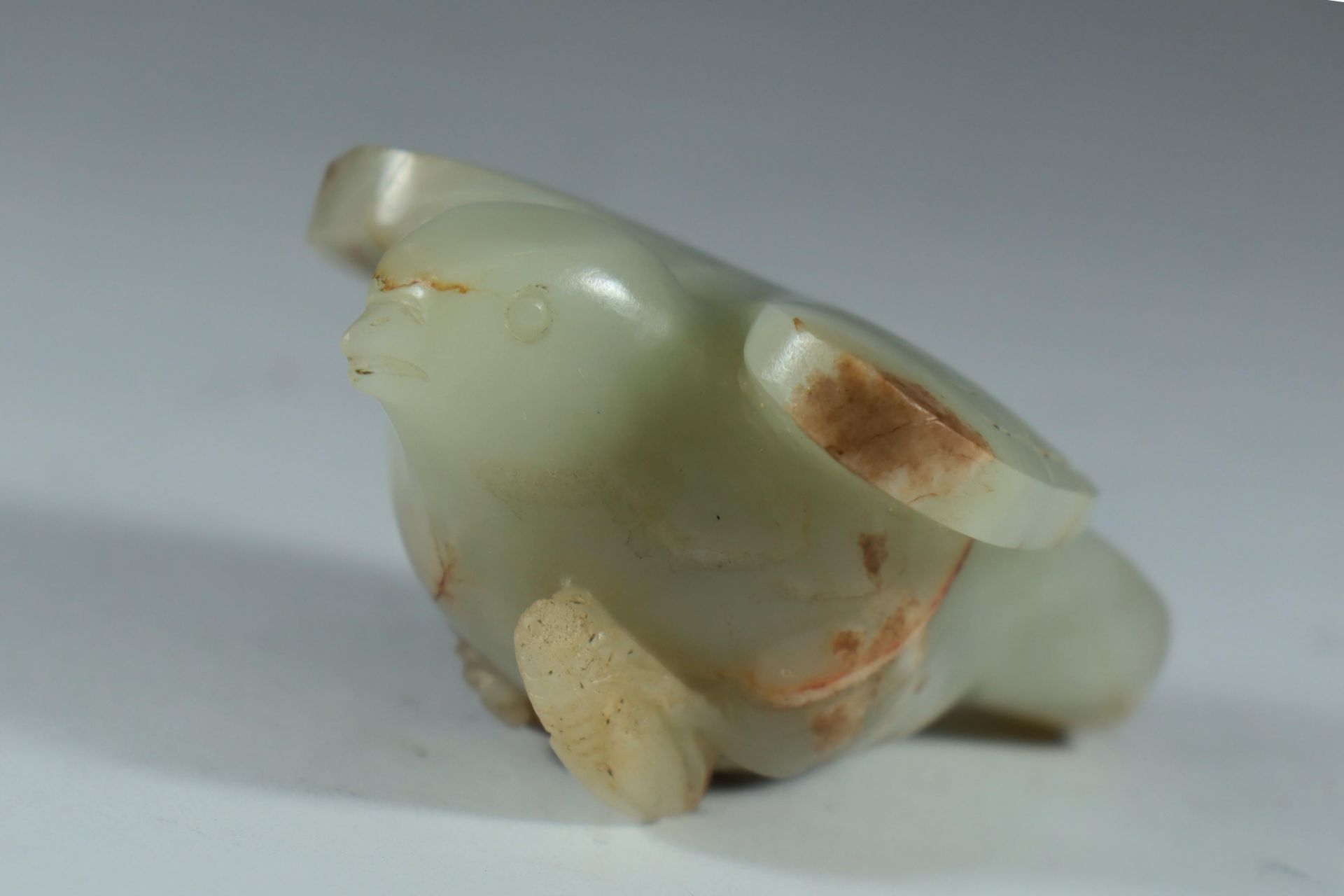 A jade carving of a flying bird - Image 2 of 3