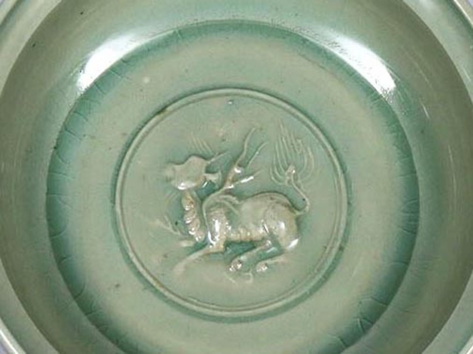 Five Dynasties to Song -- Yue kiln celadon washer - Bild 2 aus 4