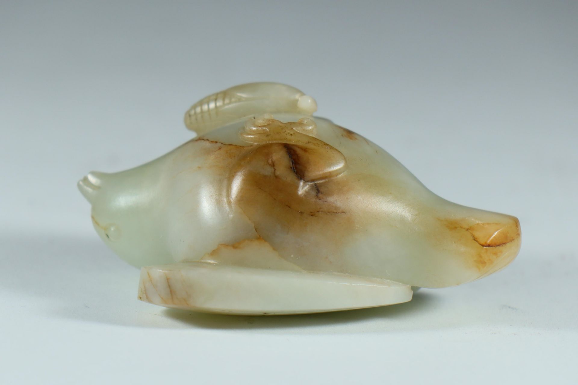 A jade carving of a flying bird - Image 3 of 3