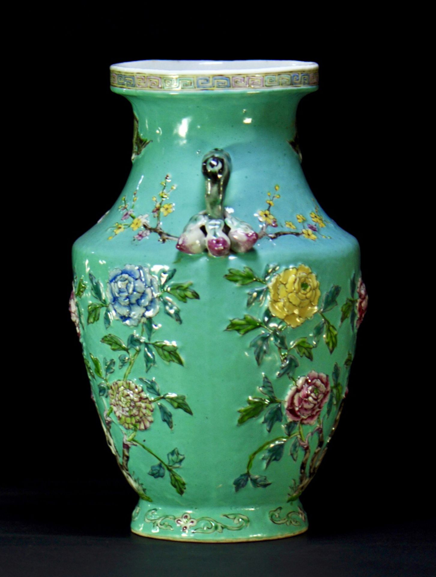 A Qing Dynasty 19th century porcelain vase - Bild 2 aus 3