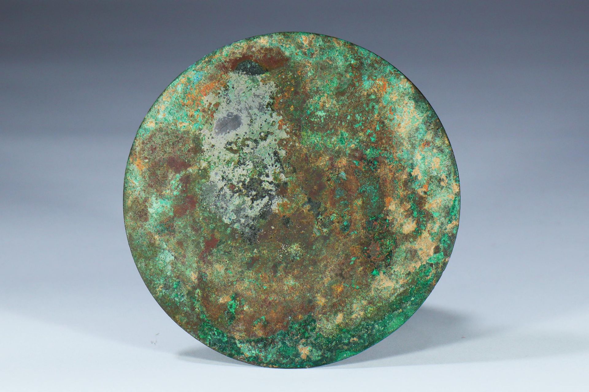 Western Han Dynasty (202 BC - 8 AD) Bronze cast round mirror - Bild 2 aus 6
