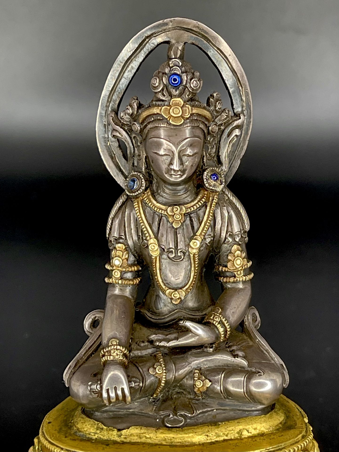 A 17th-century seated Buddha statue - Image 6 of 13