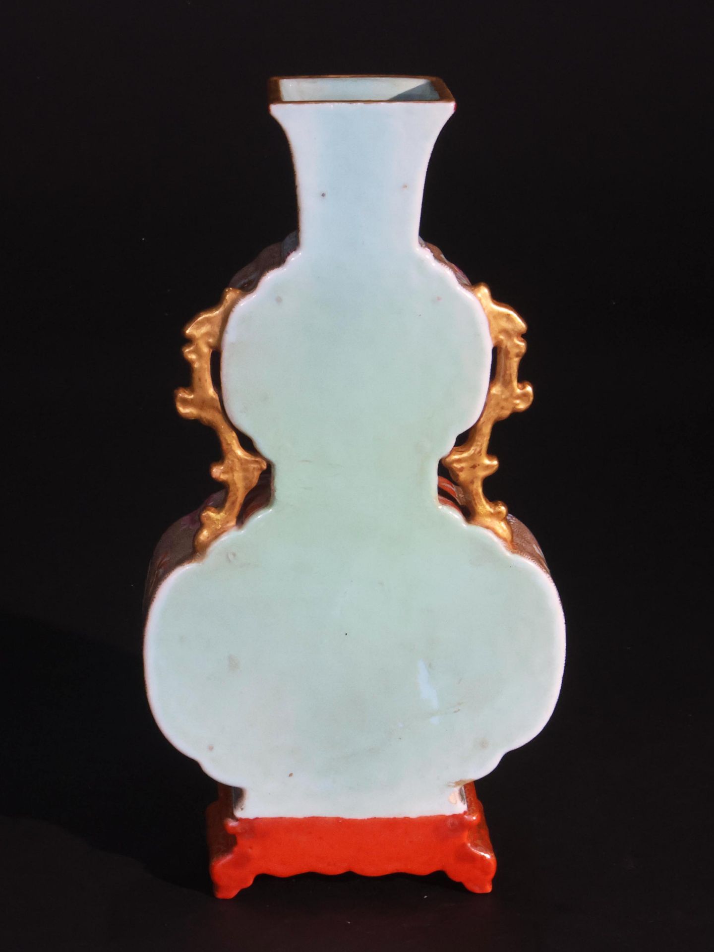 A famille rose wall vase in the shape of double gourd - Image 2 of 5