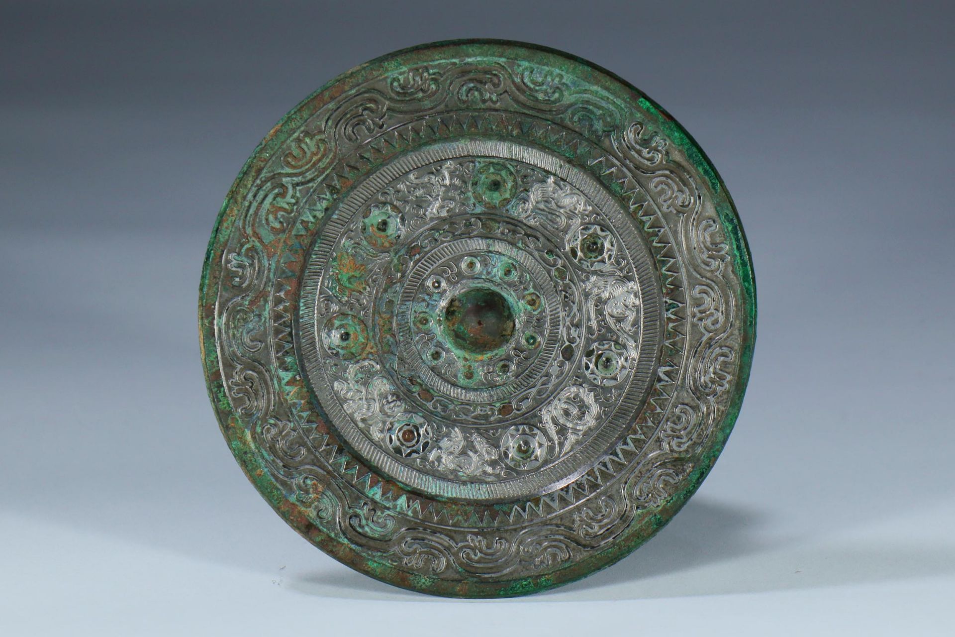 Western Han Dynasty (202 BC - 8 AD) Bronze cast round mirror