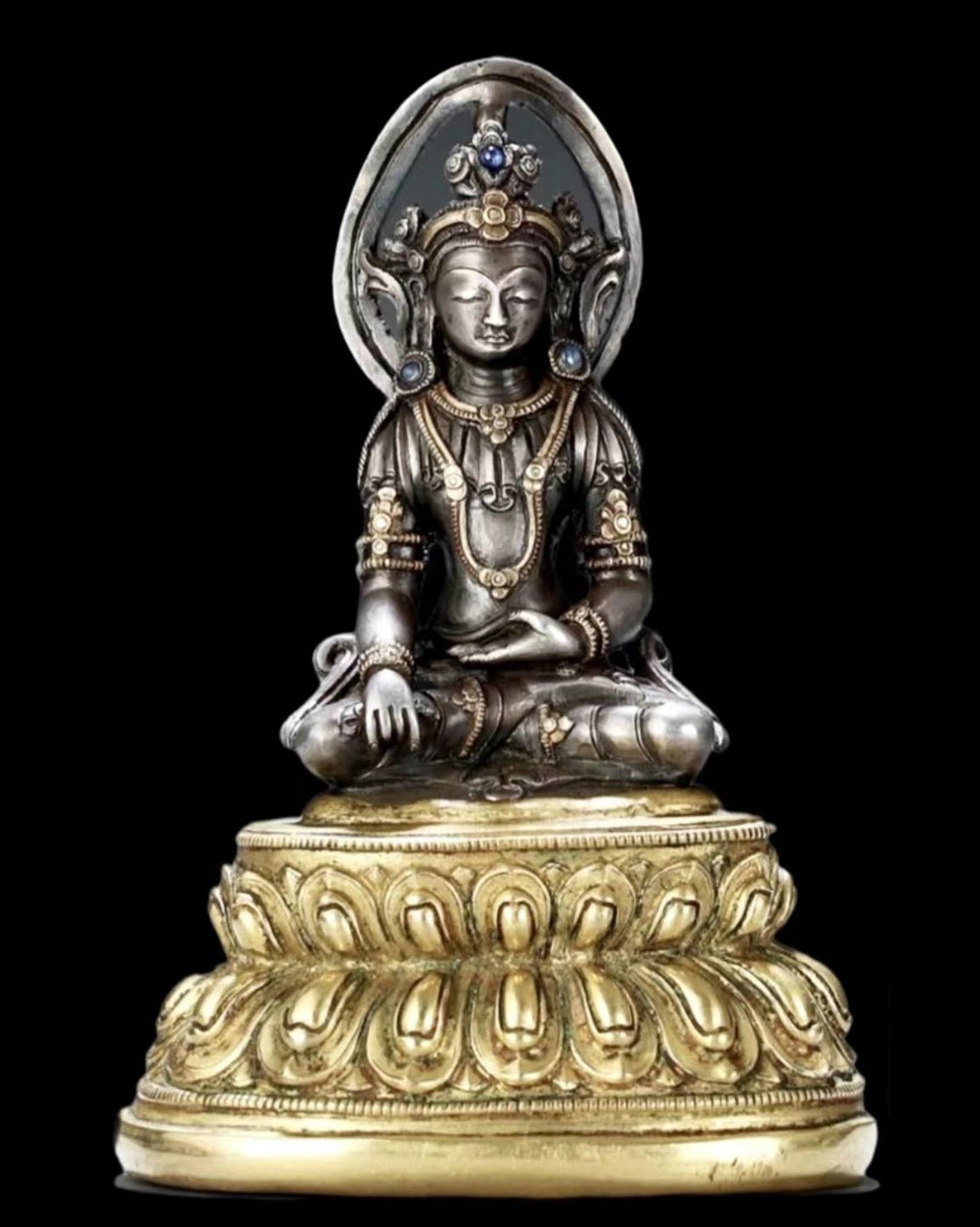 A 17th-century seated Buddha statue