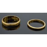 22ct gold wedding bands x 2: 6.2 grams, sizes O and Q (2).