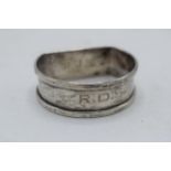 Silver D-shaped napkin ring, Birmingham 1920, 13.1 grams.