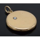 18ct gold locket set with single pearl, 8.7 grams. Unhallmarked though tests as 18ct gold.