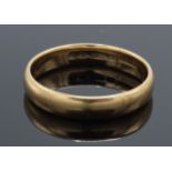 9ct gold wedding band / ring, 3.4 grams, size T.