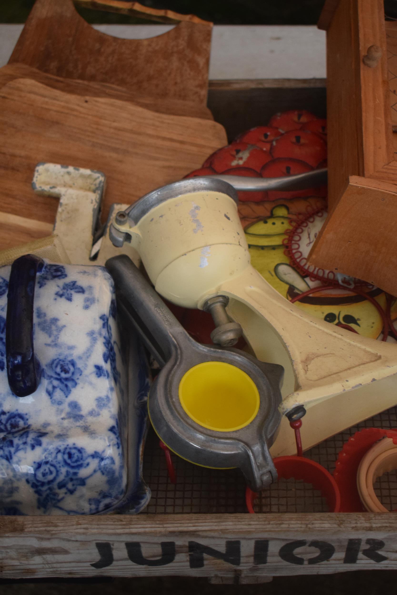 A mixed collection of vintage kitchenalia to include a wooden tray, dishes and assorted items (Qty). - Image 3 of 5