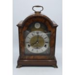 Mid 20th century Bracket-style mantle clock Tempus Fugit H. Pidduck & Sons Ltd with winder, 33cm