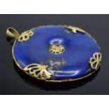 14ct gold and Lapis Lazuli pendant with oriental design, 11.2 grams, 38mm diameter. Crack /