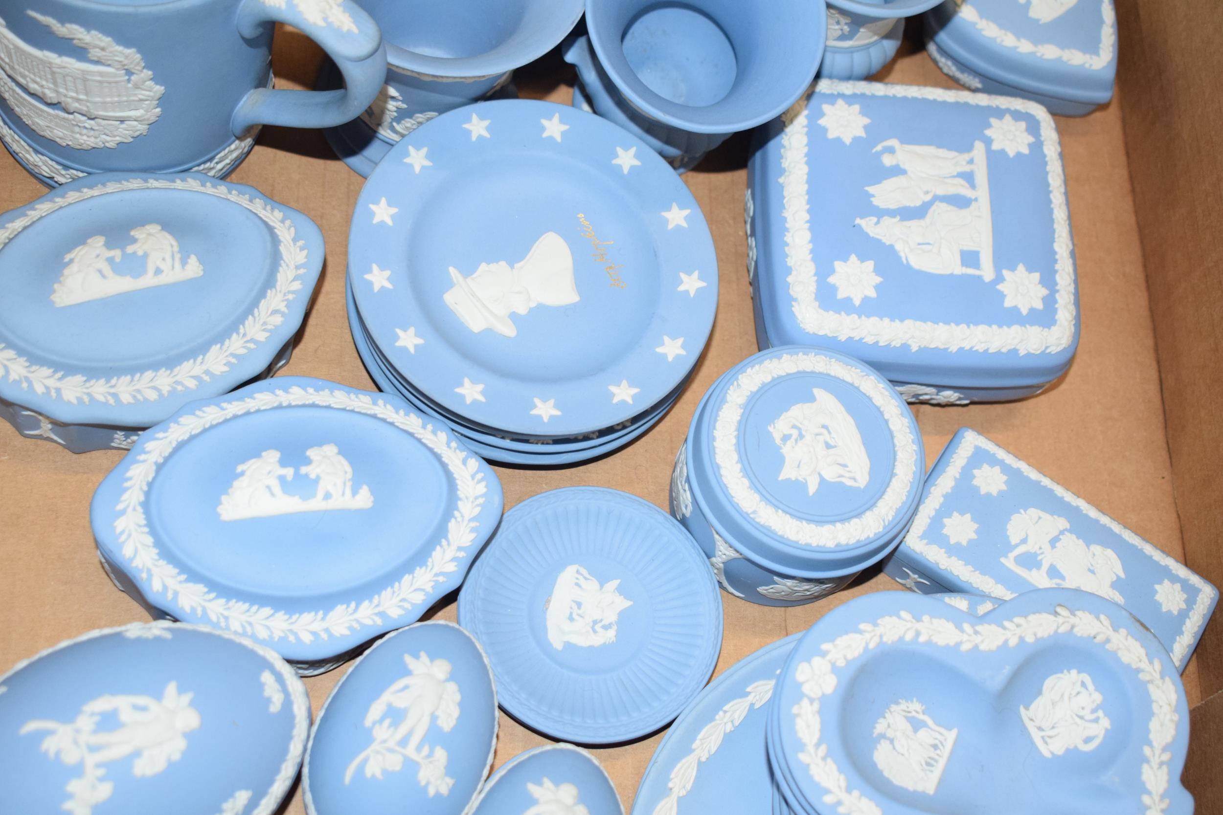 Wedgwood Jasperware in Blue: to include egg trinkets, plates, vases, a tankard and others (approx - Image 4 of 5