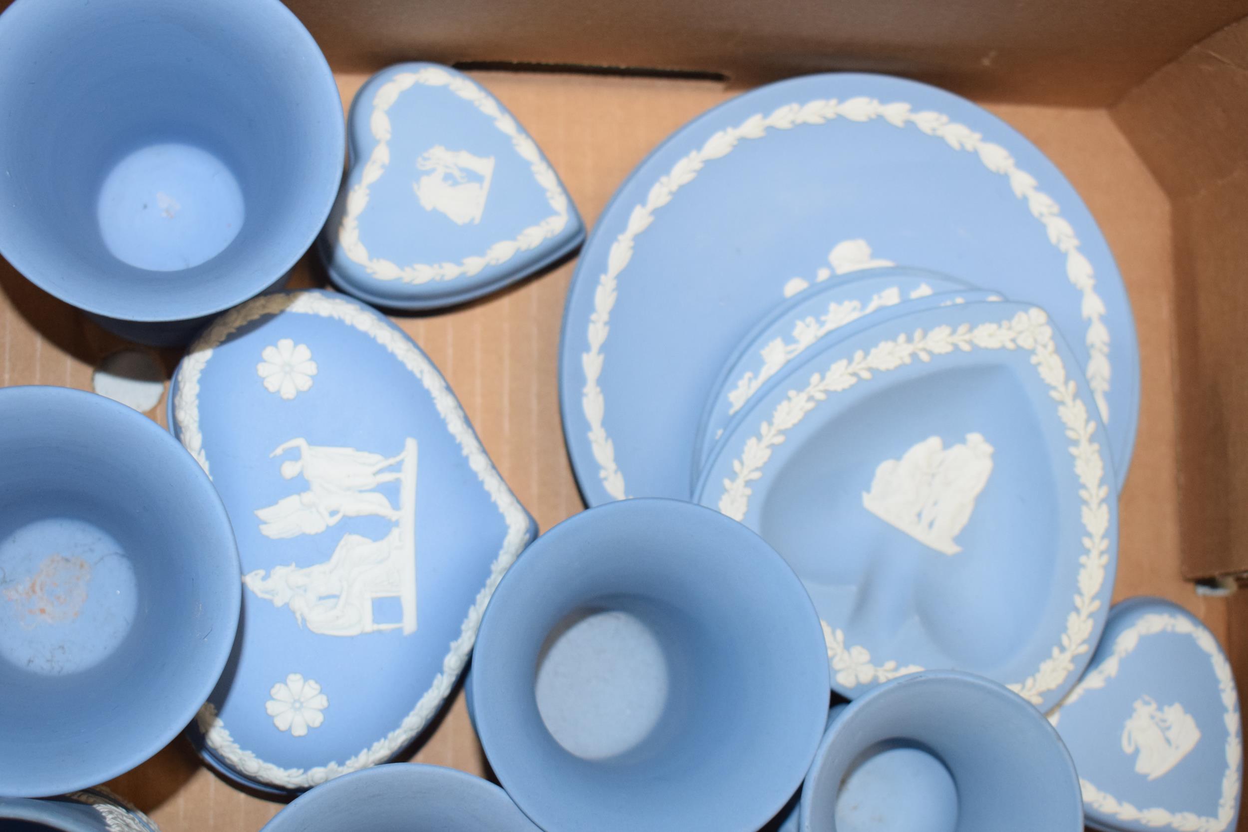 Wedgwood Jasperware in Blue: to include egg trinkets, plates, vases, a tankard and others (approx - Image 2 of 5