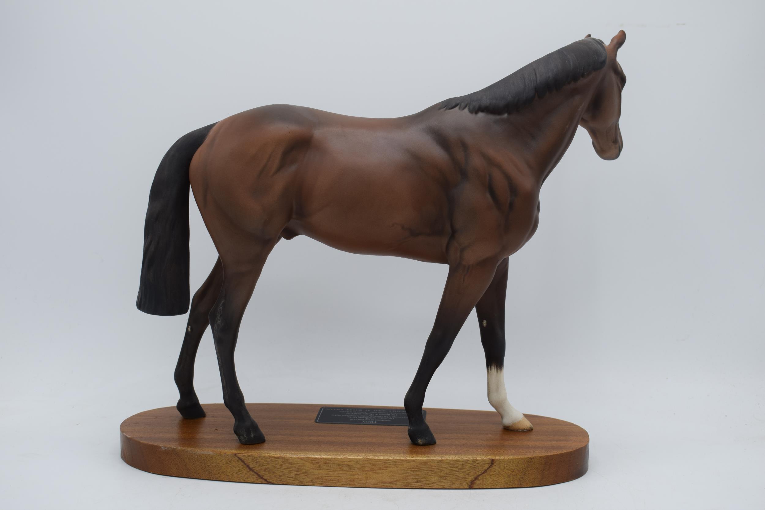 Beswick Connoisseur model of Troy Racehorse of the Year 1979 on wooden base. In good condition - Image 3 of 4