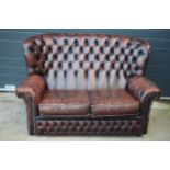 Brown leather Chesterfield-style high-backed 2 seater club sofa with button-back design, 143x90x95cm