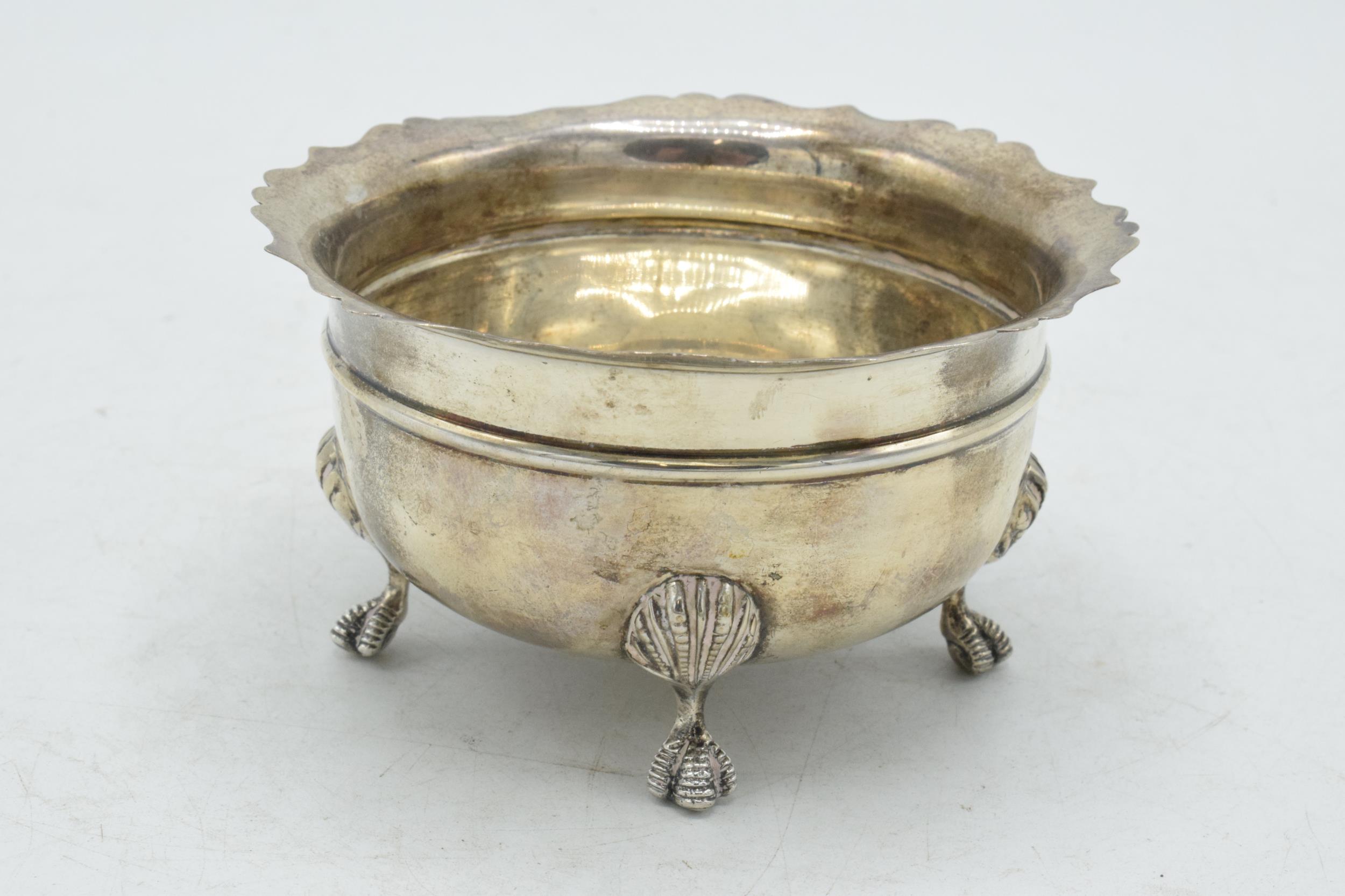 Hallmarked silver bowl raised on 4 ornate feet, 85.5 grams, Birmingham 1906, 10cm diameter.