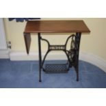 Singer cast iron treadle sewing machine table, 79x41x73cm tall, with extending side. In good