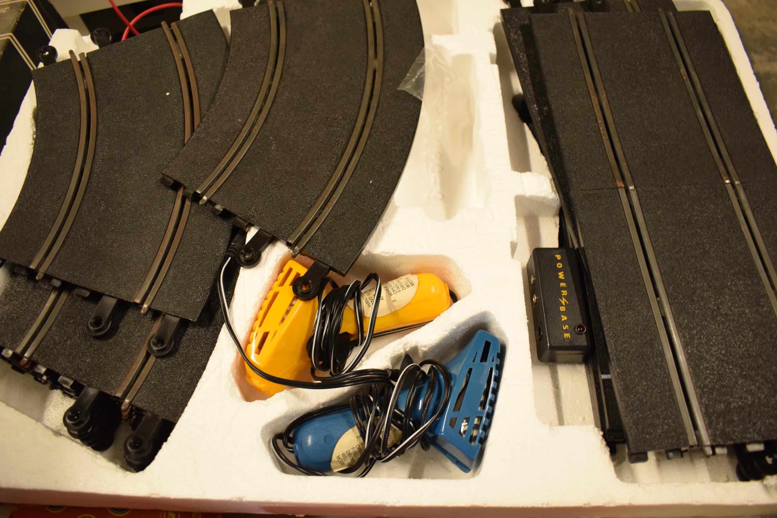 A collection of vintage Scalextric to include C646, 200, Micro Scalextric Grand Prix, a similar - Image 9 of 13