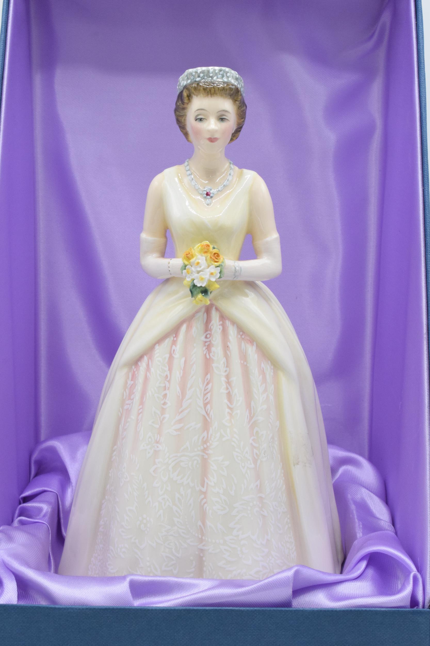 Boxed Royal Doulton figure Queen Elizabeth II HN3440, limited edition in box with certificate and - Image 4 of 5