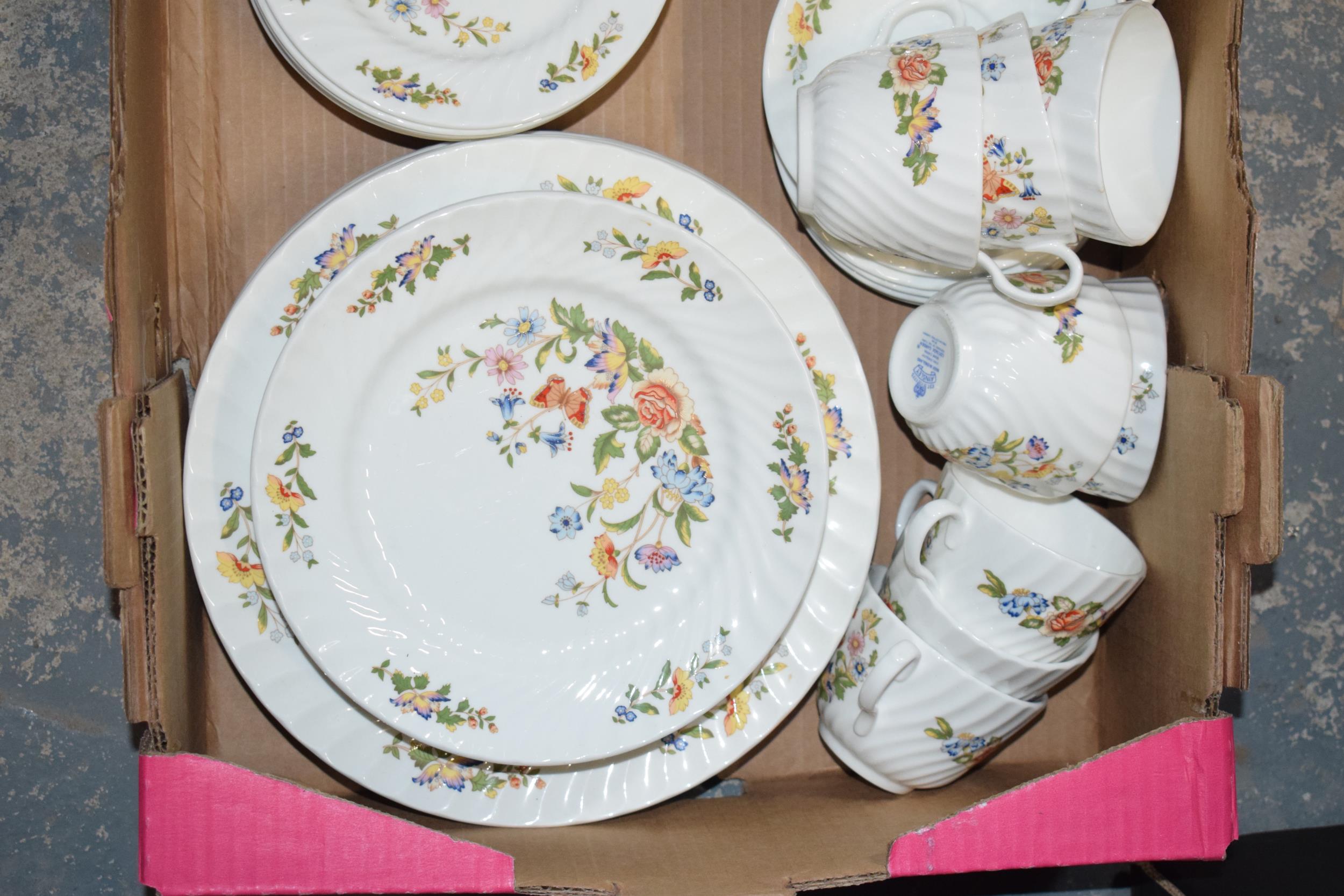 Aynsley tea and dinner ware in the 'Cottage Garden' pattern to include a tureen, cups, saucers, side - Image 4 of 5