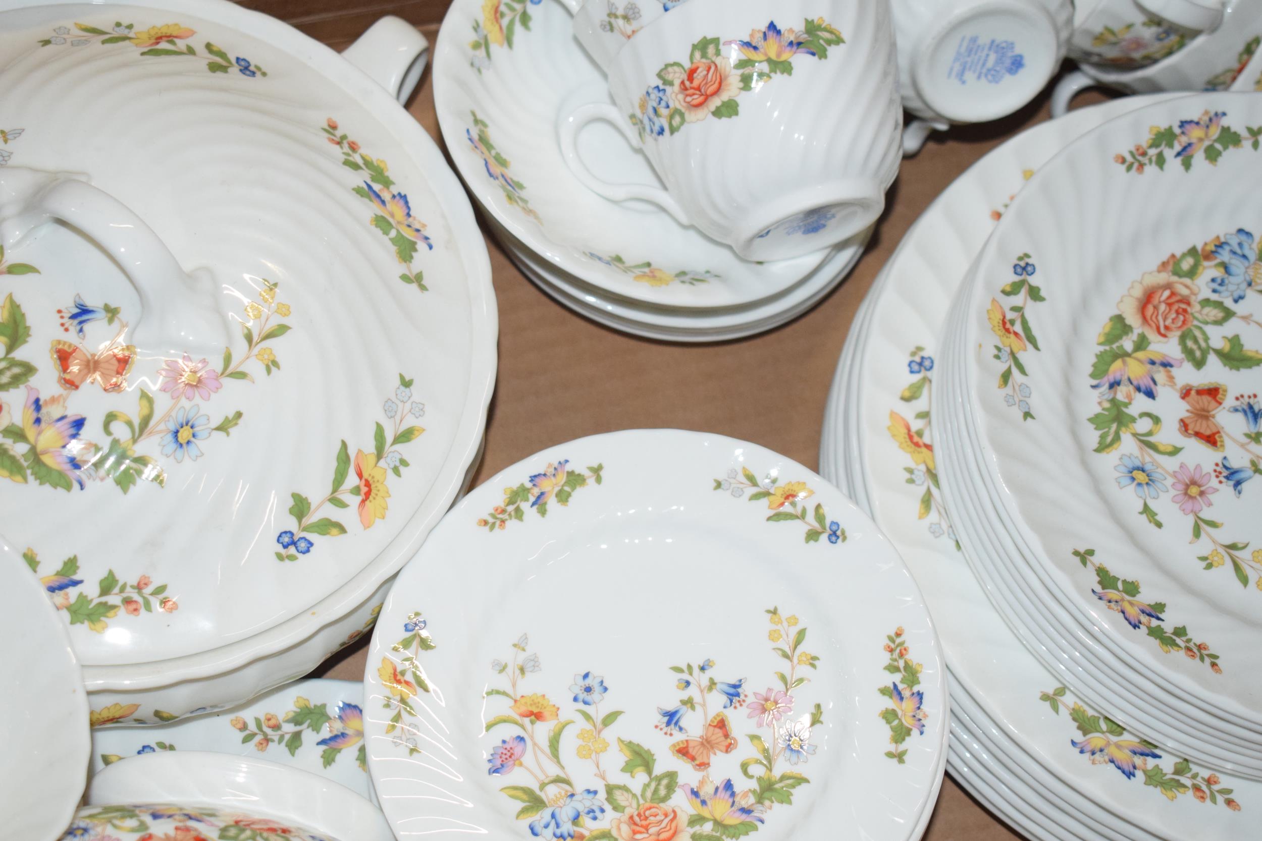 Aynsley tea and dinner ware in the 'Cottage Garden' pattern to include a tureen, cups, saucers, side - Image 5 of 5