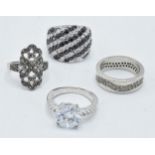A collection of 4 silver rings of varying designs (4).