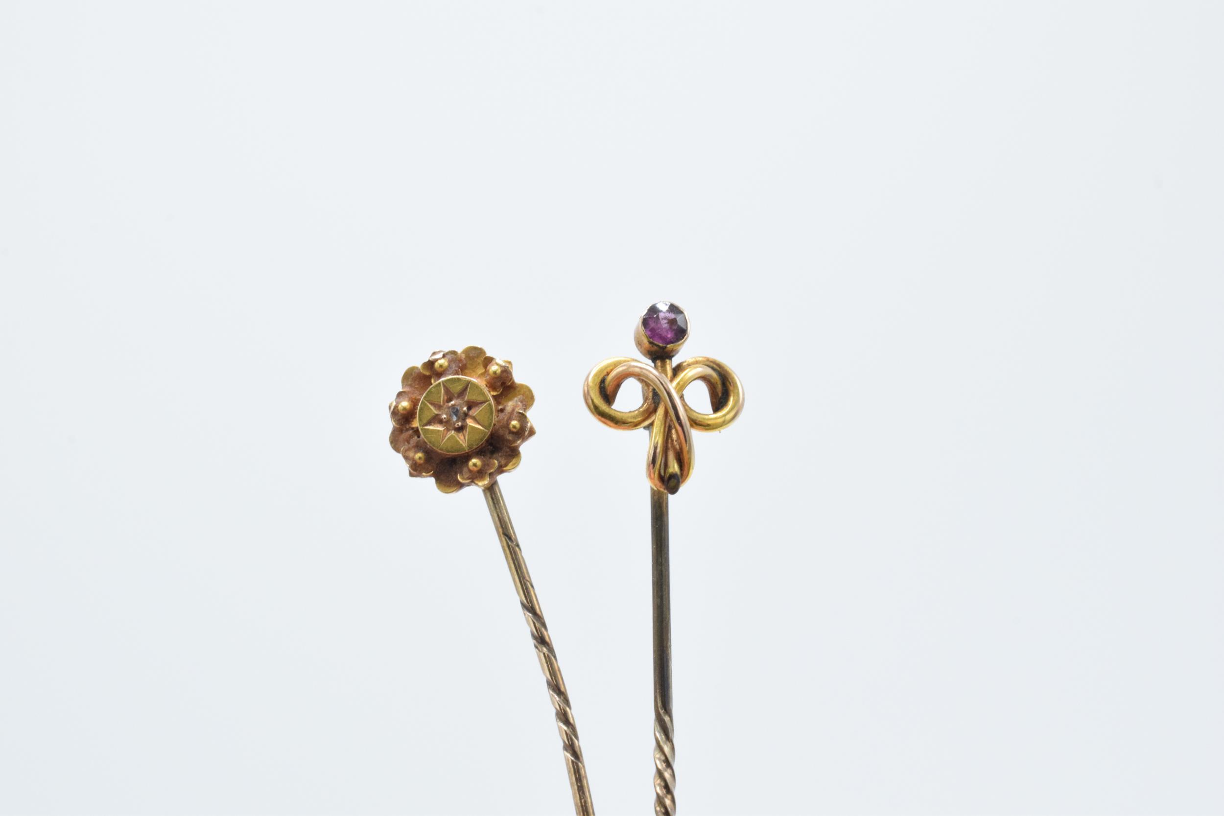 A pair of 9ct gold (tests as 9ct or better) stick pins, one set with amethyst, the other with - Image 2 of 4