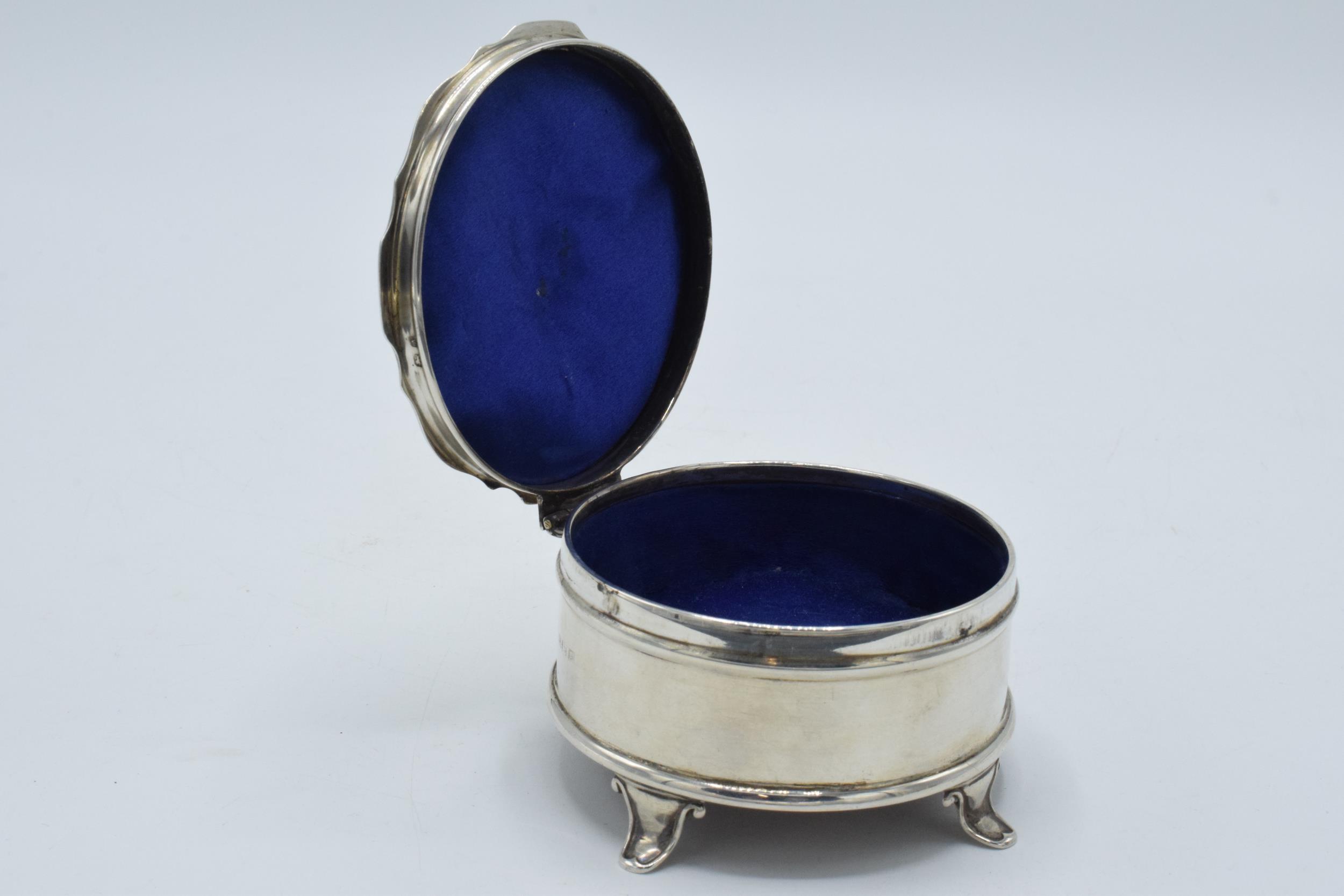 Silver jewellery trinket box with engineered decoration and 'Elsie' to the top, raised on 4 legs, - Image 5 of 6