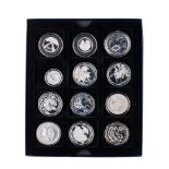A collection of silver and silver proof coins to include Brittannia 1oz fine silver 2009, Henry VIII