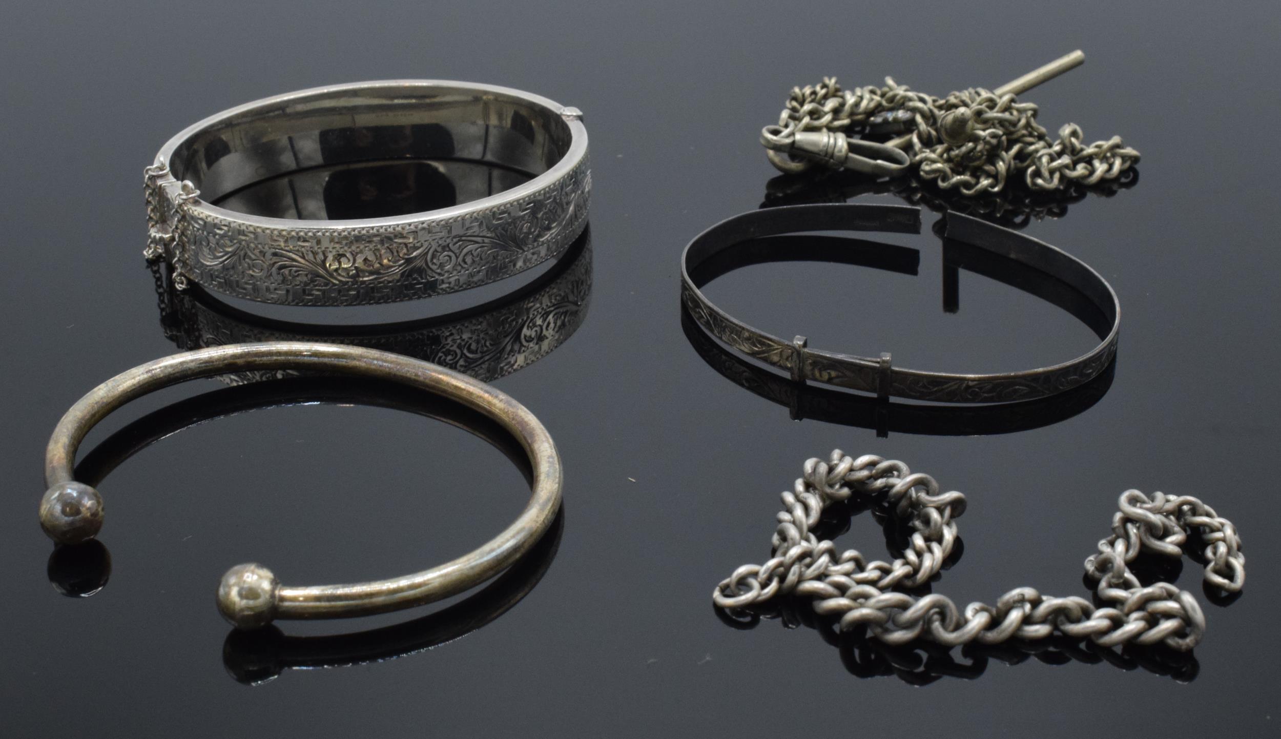 A collection of silver jewellery to include a silver hollow hinged bangle, a torque bangle, part - Image 2 of 8