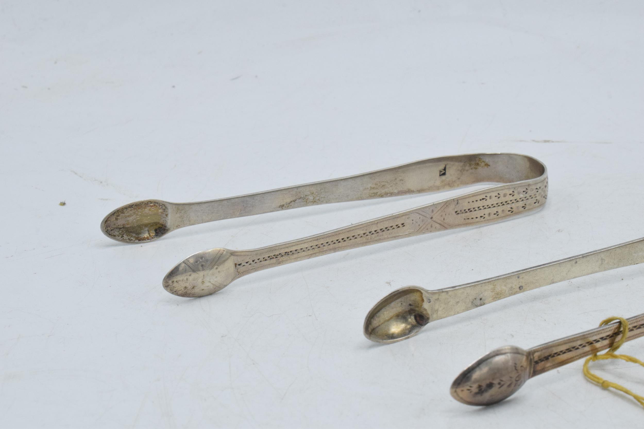 A trio of Georgian sugar tongs, one with bright cut decoration and 2 similar, 92.7 grams (3). - Image 5 of 5