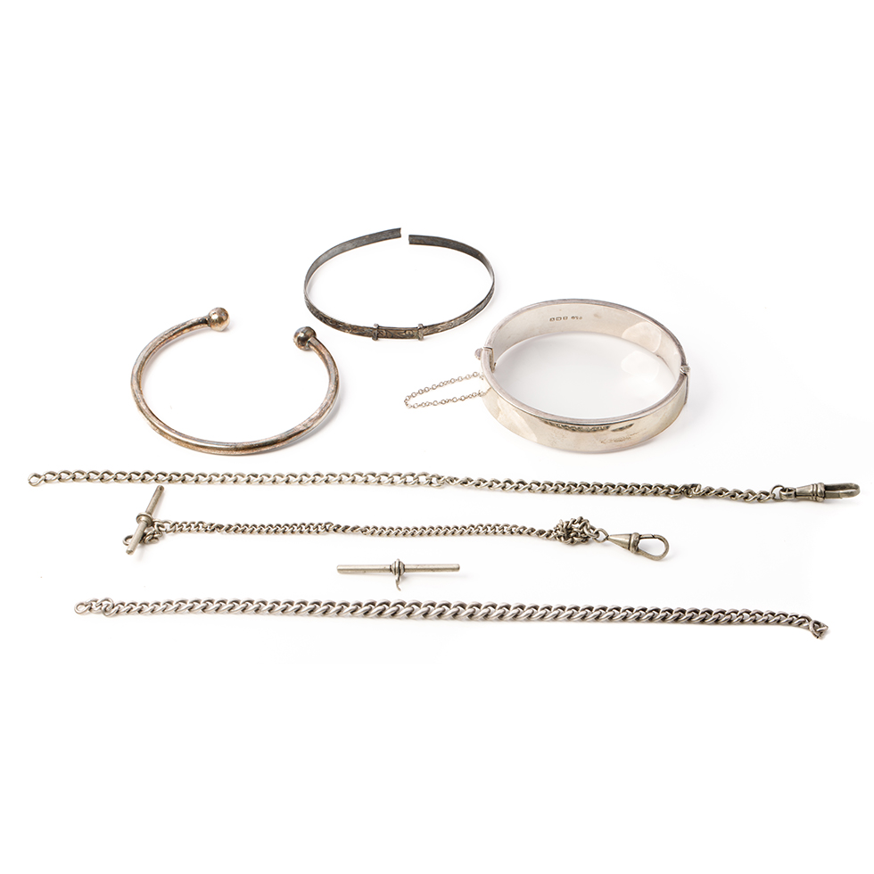 A collection of silver jewellery to include a silver hollow hinged bangle, a torque bangle, part