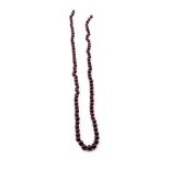 Garnet bead necklace, 45cm long, with graduated beads.
