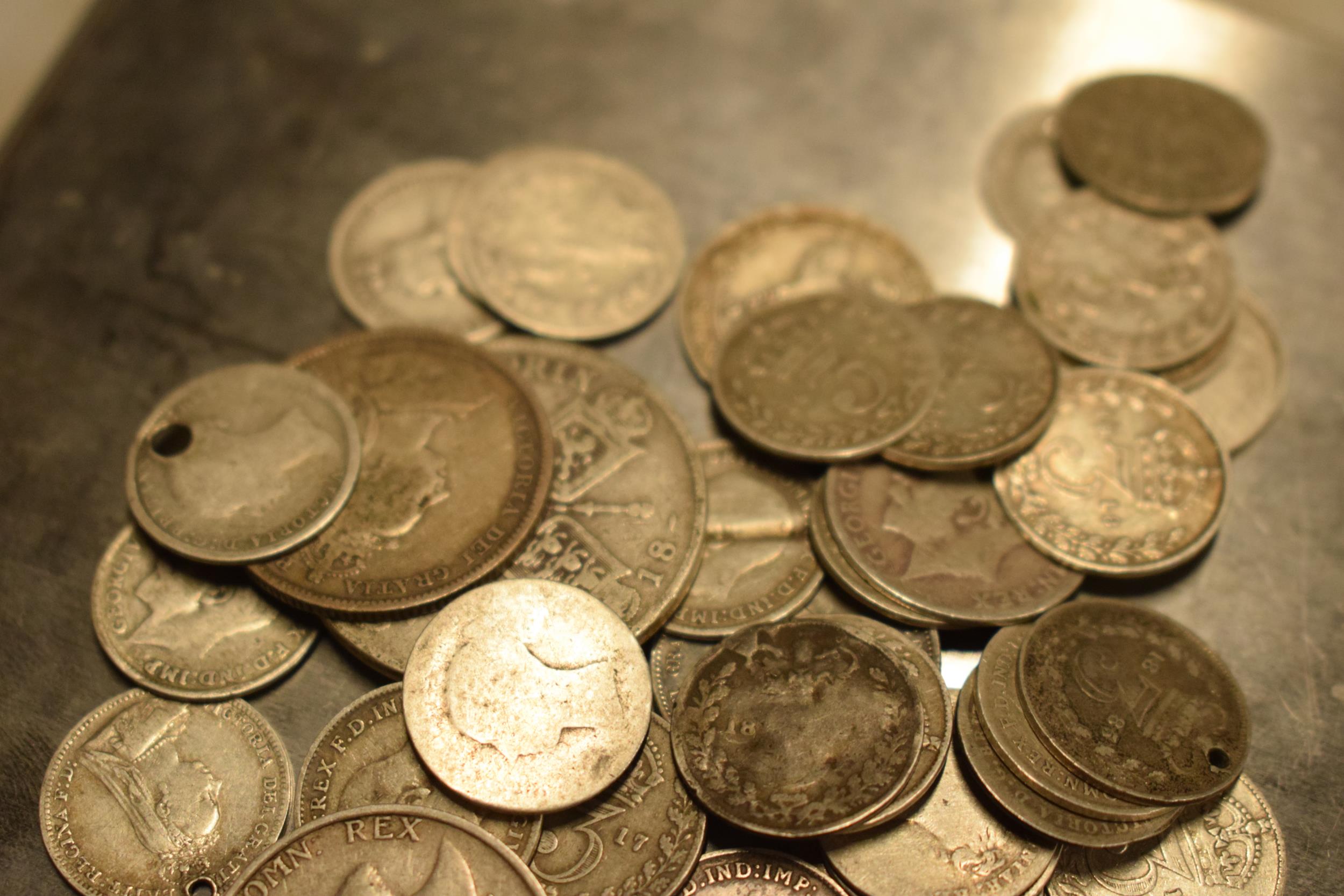 A collection of pre-1920 silver coinage of varying denominations, approx. 75+ grams. Condition - Image 2 of 3