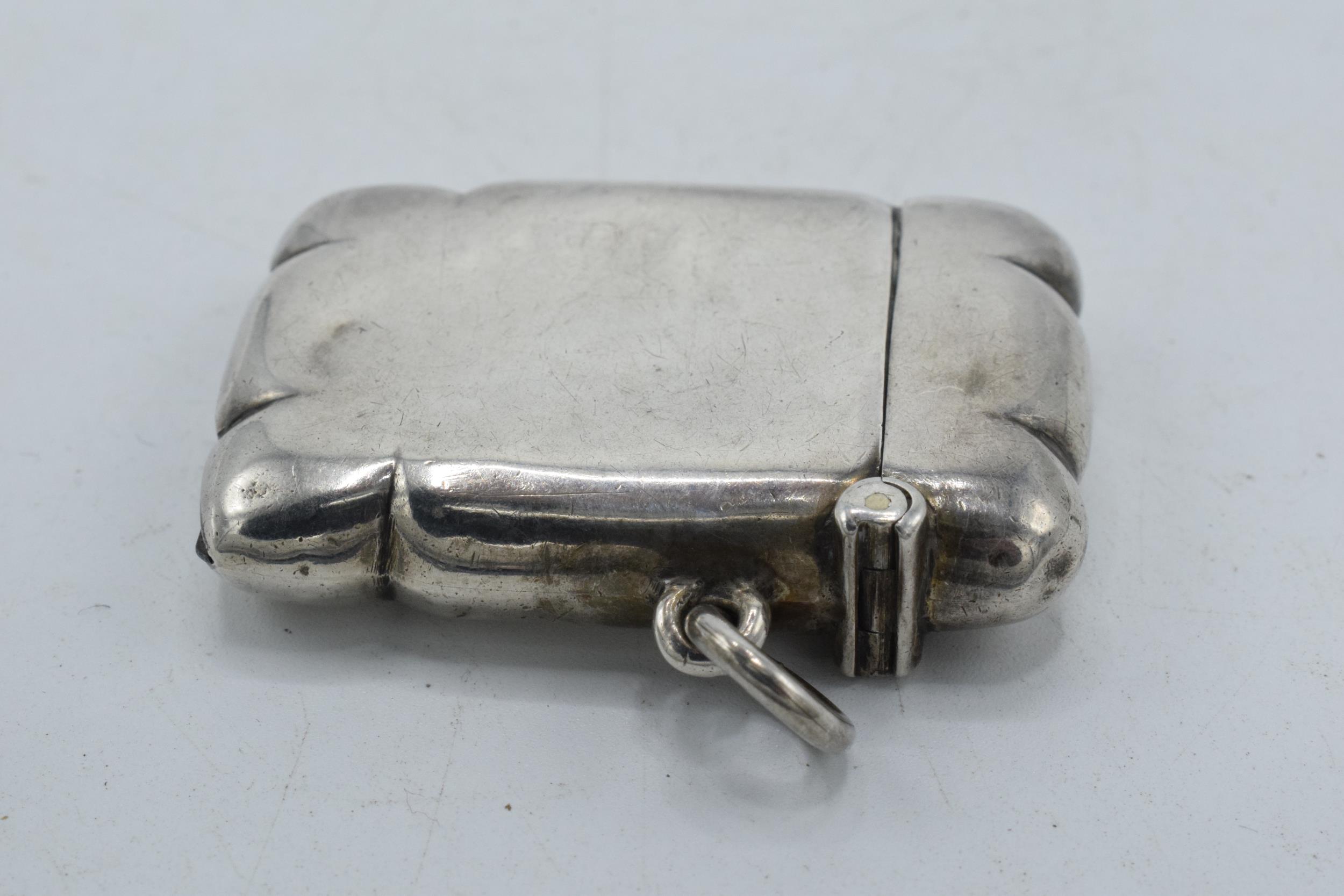 Hallmarked silver vesta case, 23.5 grams, Birmingham 1906. - Image 4 of 7