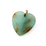 15ct gold mounted heart shaped pendant in the style of jade, 3cm tall.