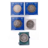 UK coins to include HM Queen Elizabeth The Queen Mother £5 coins x 3 and 2 commemorative coins (5).