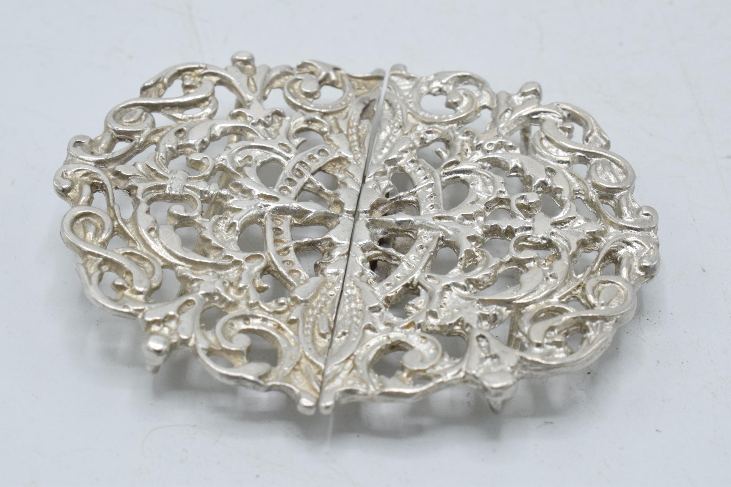 Continental silver ornate belt buckle, 27.2 grams. - Image 3 of 5