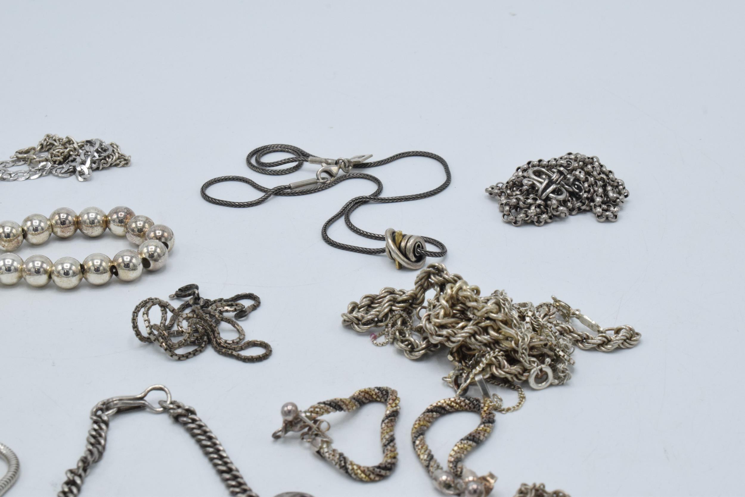 A collection of silver chains and necklaces of varying lengths and styles, 190.8 grams. - Image 5 of 6