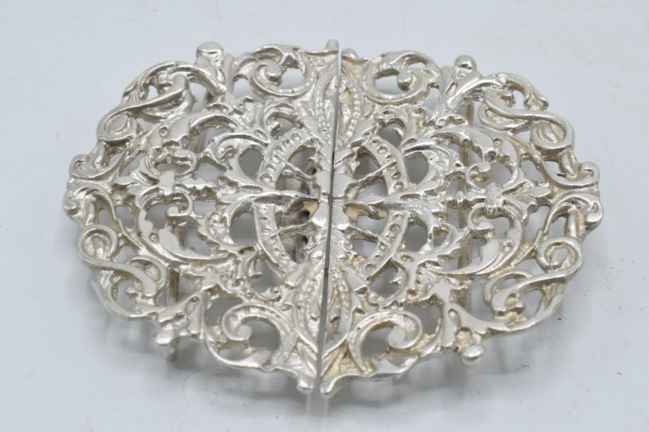 Continental silver ornate belt buckle, 27.2 grams. - Image 2 of 5