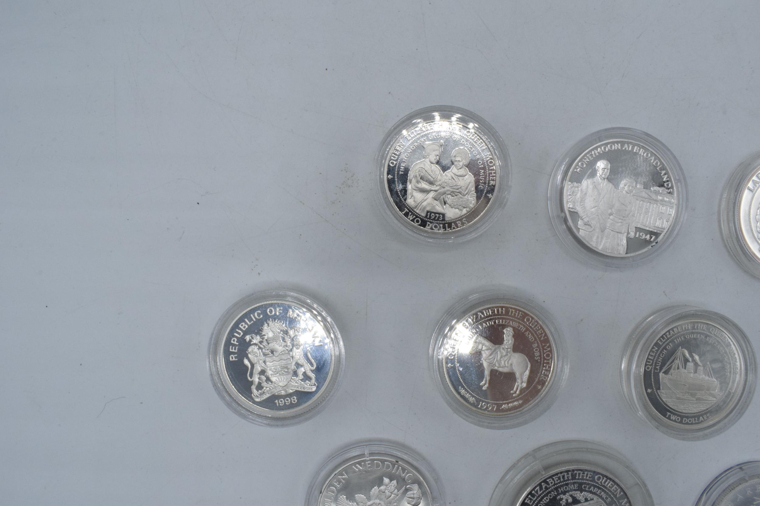 A collection of sterling silver proof coins of various denominations to include Fiji 5 Dollars, - Image 5 of 9